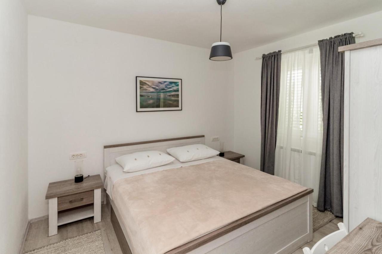 Apartments Happy Sukošan Екстериор снимка