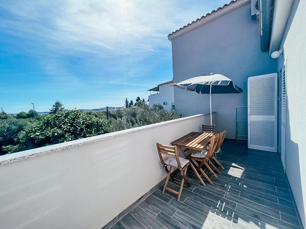Apartments Happy Sukošan Екстериор снимка
